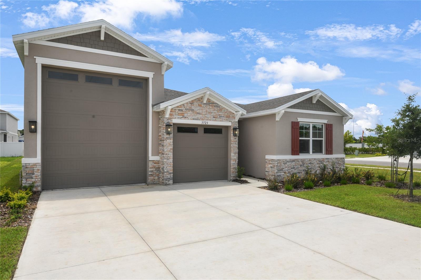 Property Photo: 3723 Malad Way FL 32778