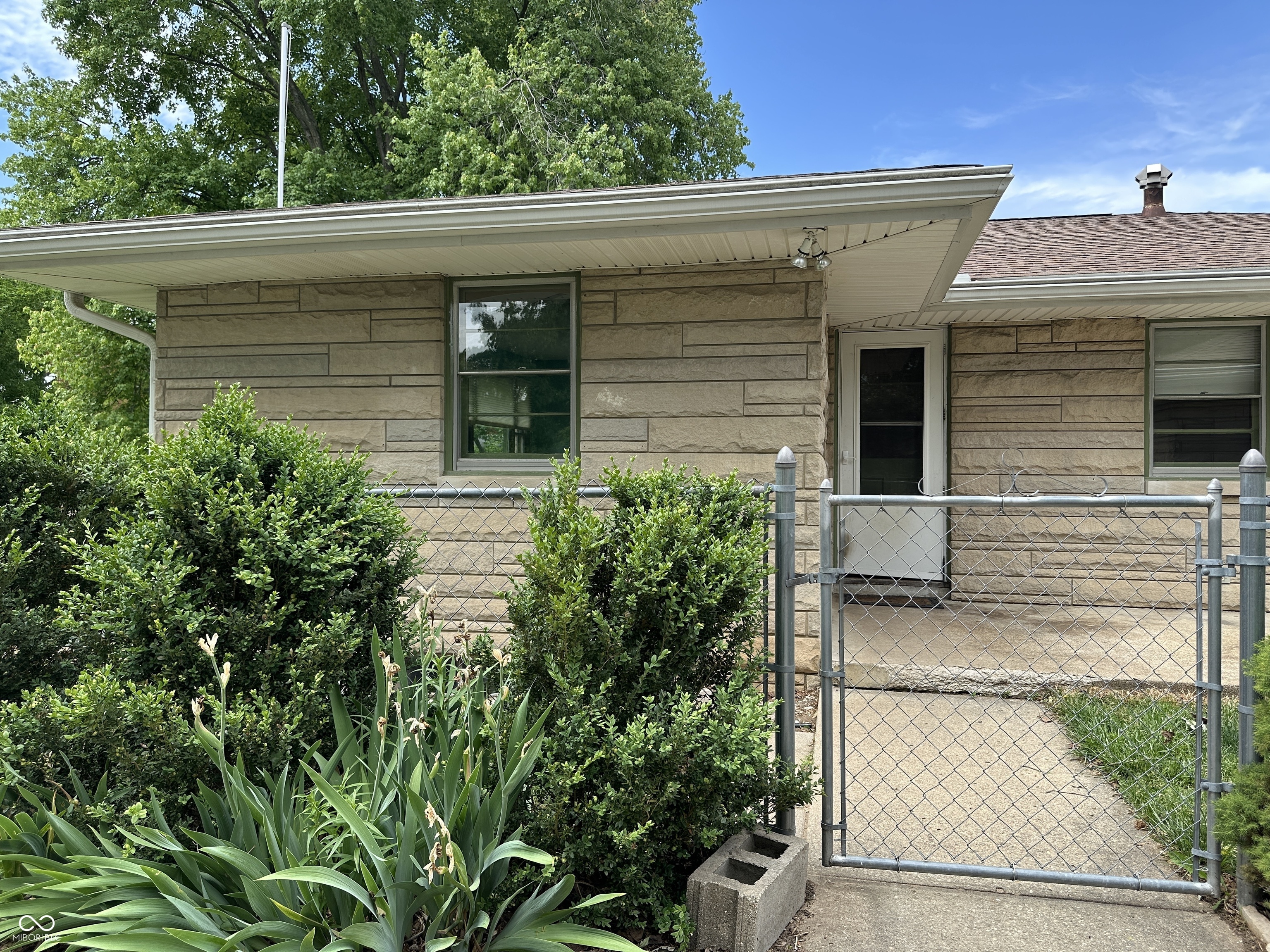 Property Photo: 3315 Hillcrest Drive IN 47203