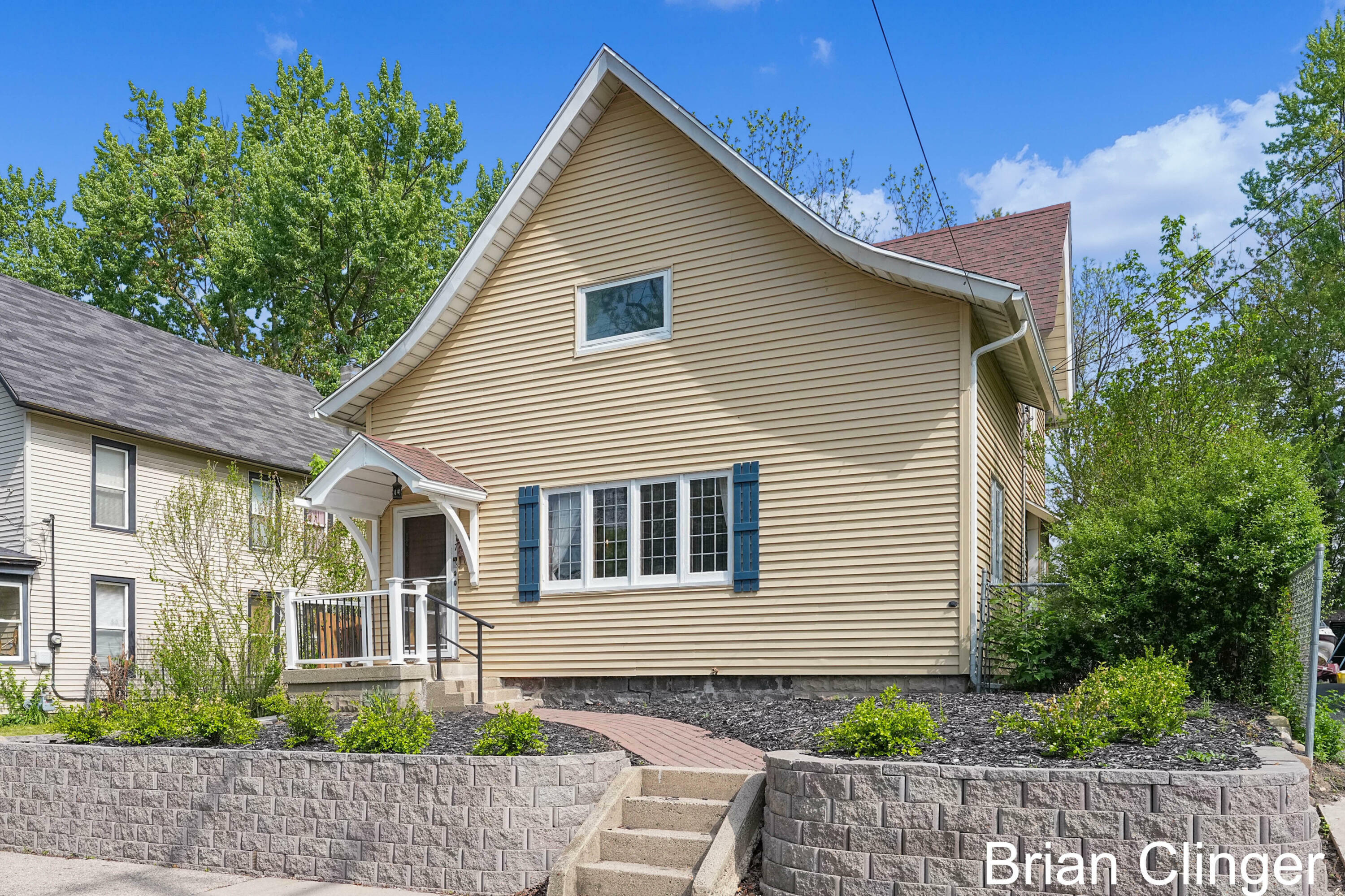 Property Photo: 117 Palmer Street NE MI 49505