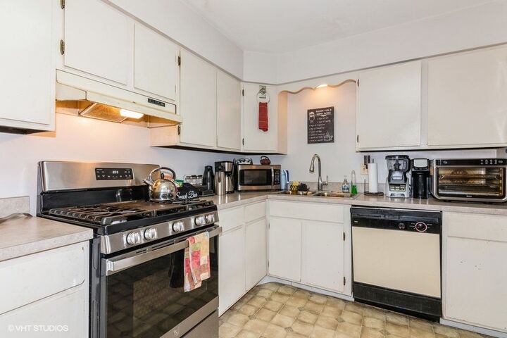 Property Photo: 214 E Bailey Road J IL 60565