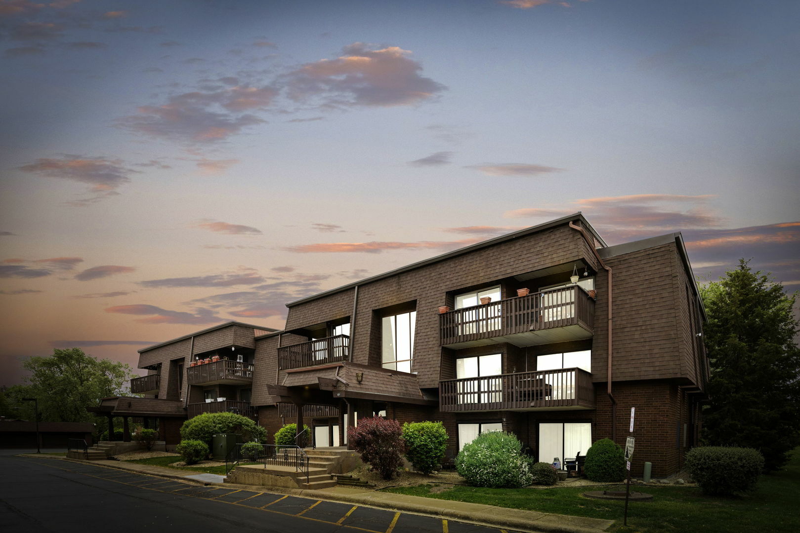 Property Photo: 1619 Richmond Circle 105 IL 60435