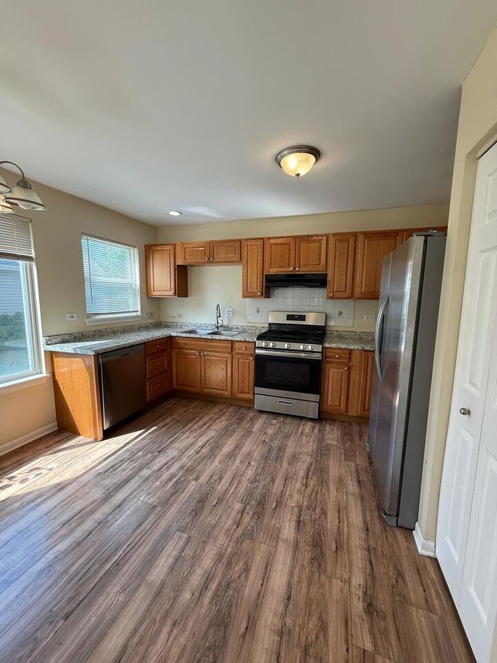 Property Photo:  2404 Lexington Lane  IL 60540 