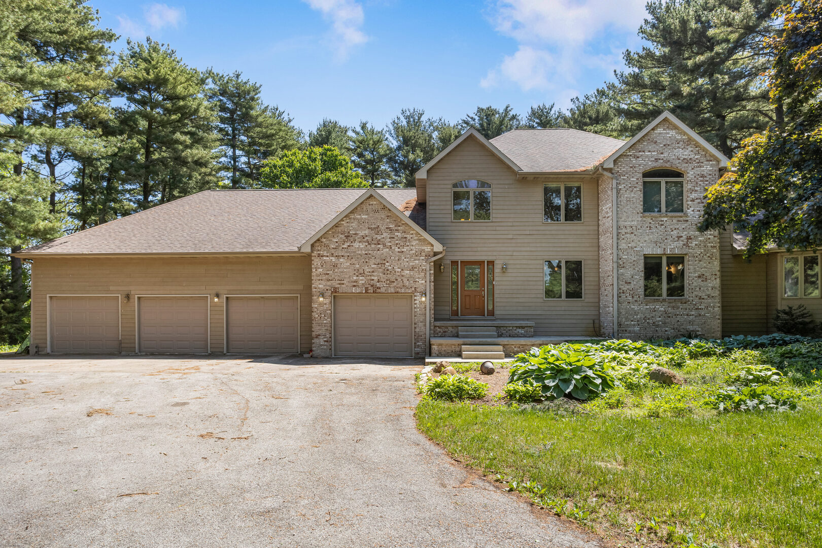 Property Photo: 2946 County Road 800 East IL 61840