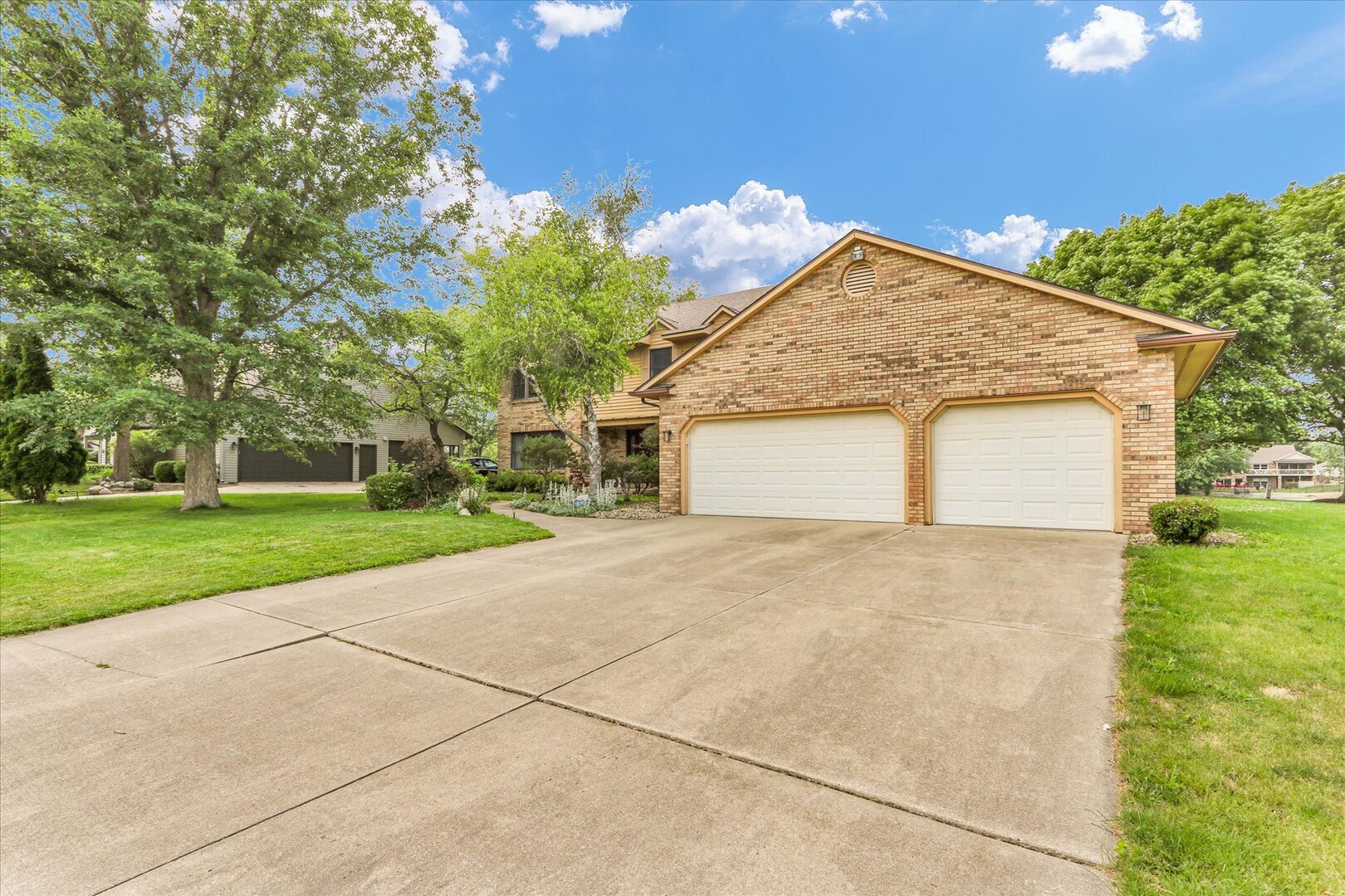 Property Photo:  4008 Pinecrest Drive  IL 61822 