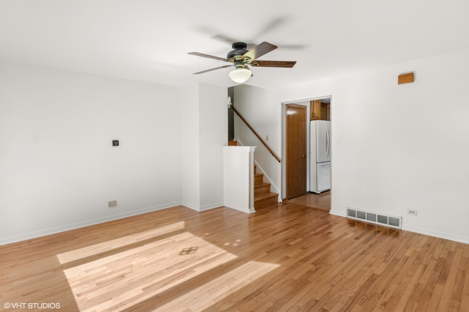 Property Photo: 236 S Edgewood Avenue IL 60148