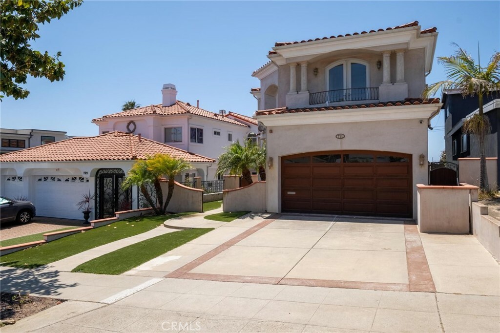 Property Photo: 711 N Paulina Avenue CA 90277
