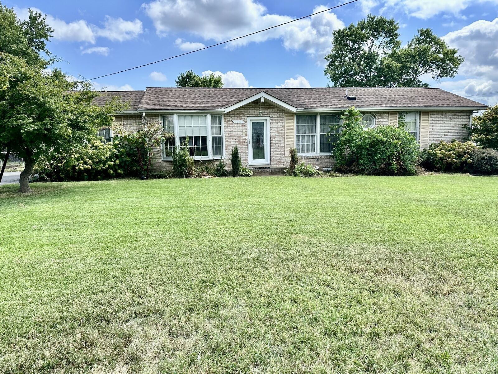 Property Photo:  136 Oak Park Dr  TN 37207 