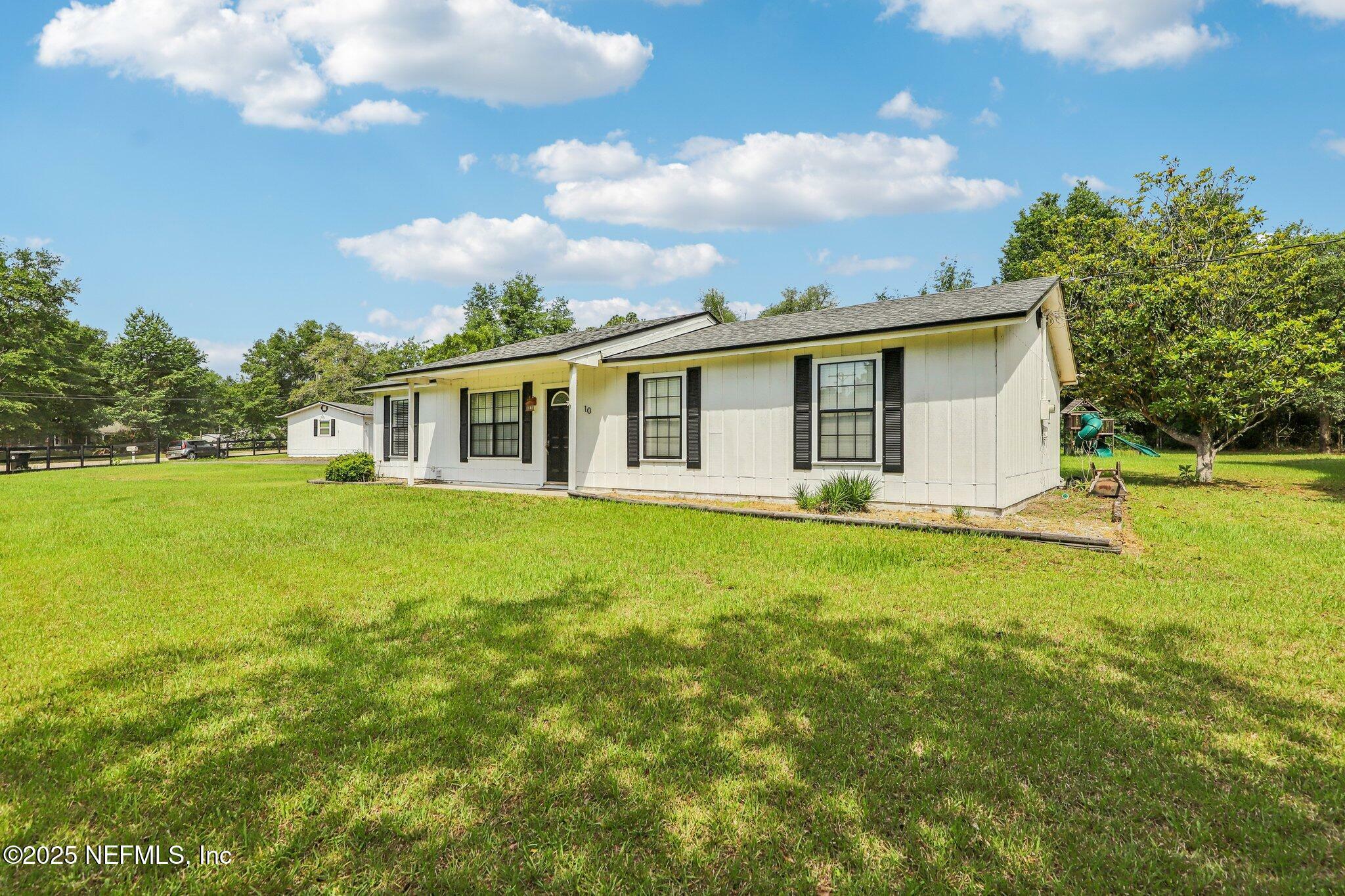 Property Photo: 10 Sesame Street FL 32068