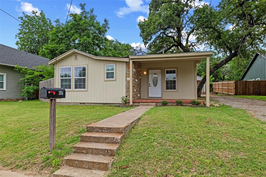 Photo de la propriété: 304 E Lee Avenue TX 76086