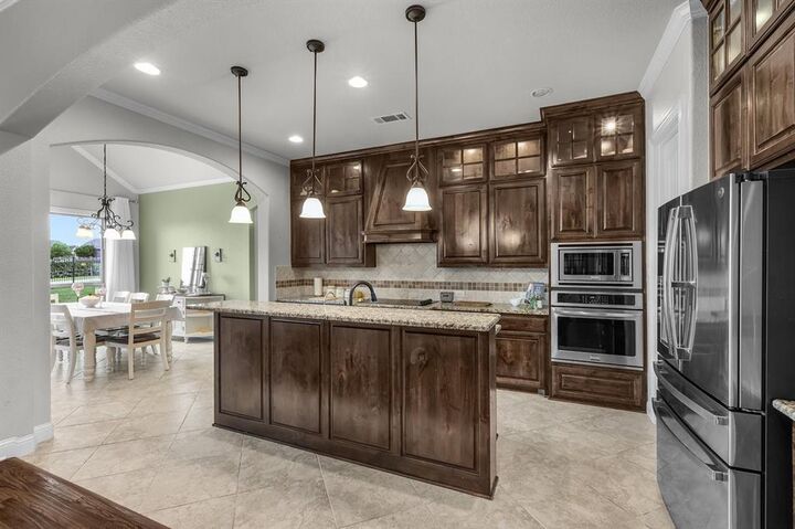 Property Photo: 228 Parc Oaks Drive TX 76008