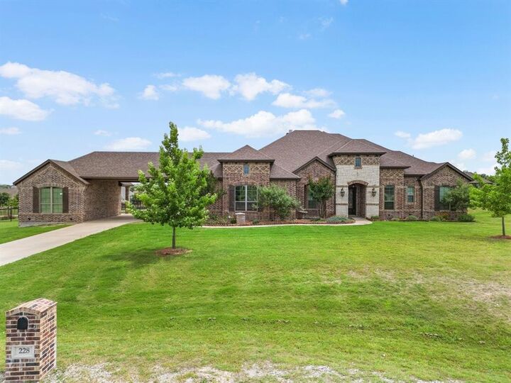 Property Photo:  228 Parc Oaks Drive  TX 76008 