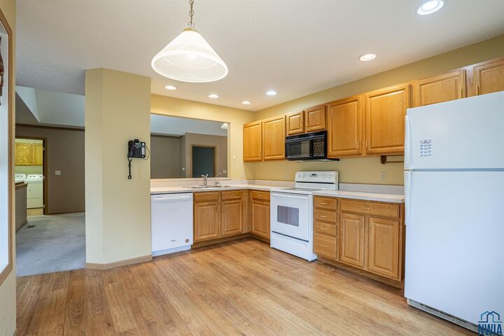 Property Photo:  790 Cedar View Dr 401  IA 51031