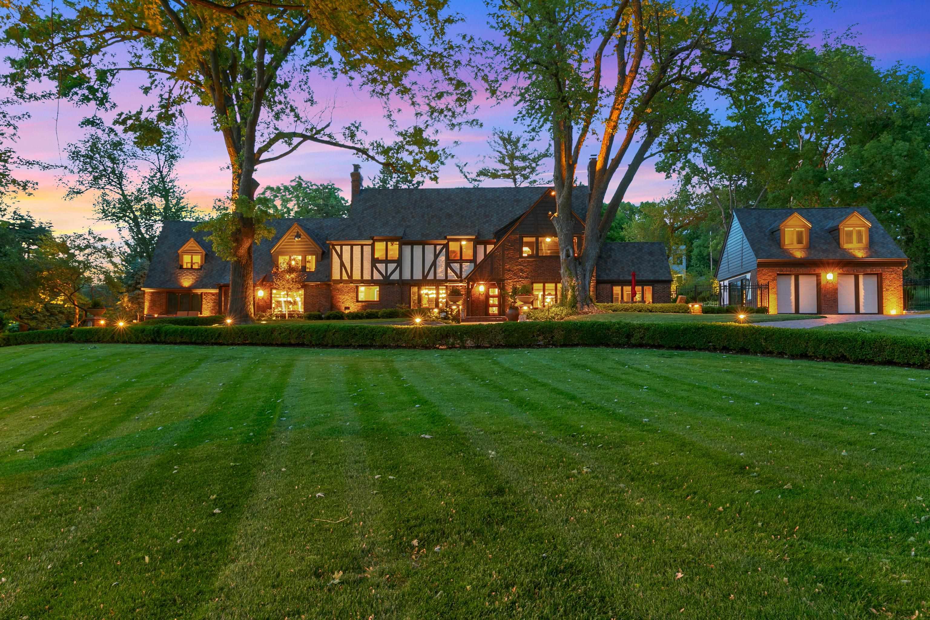 Property Photo: 6724 Davenport Street NE 68132