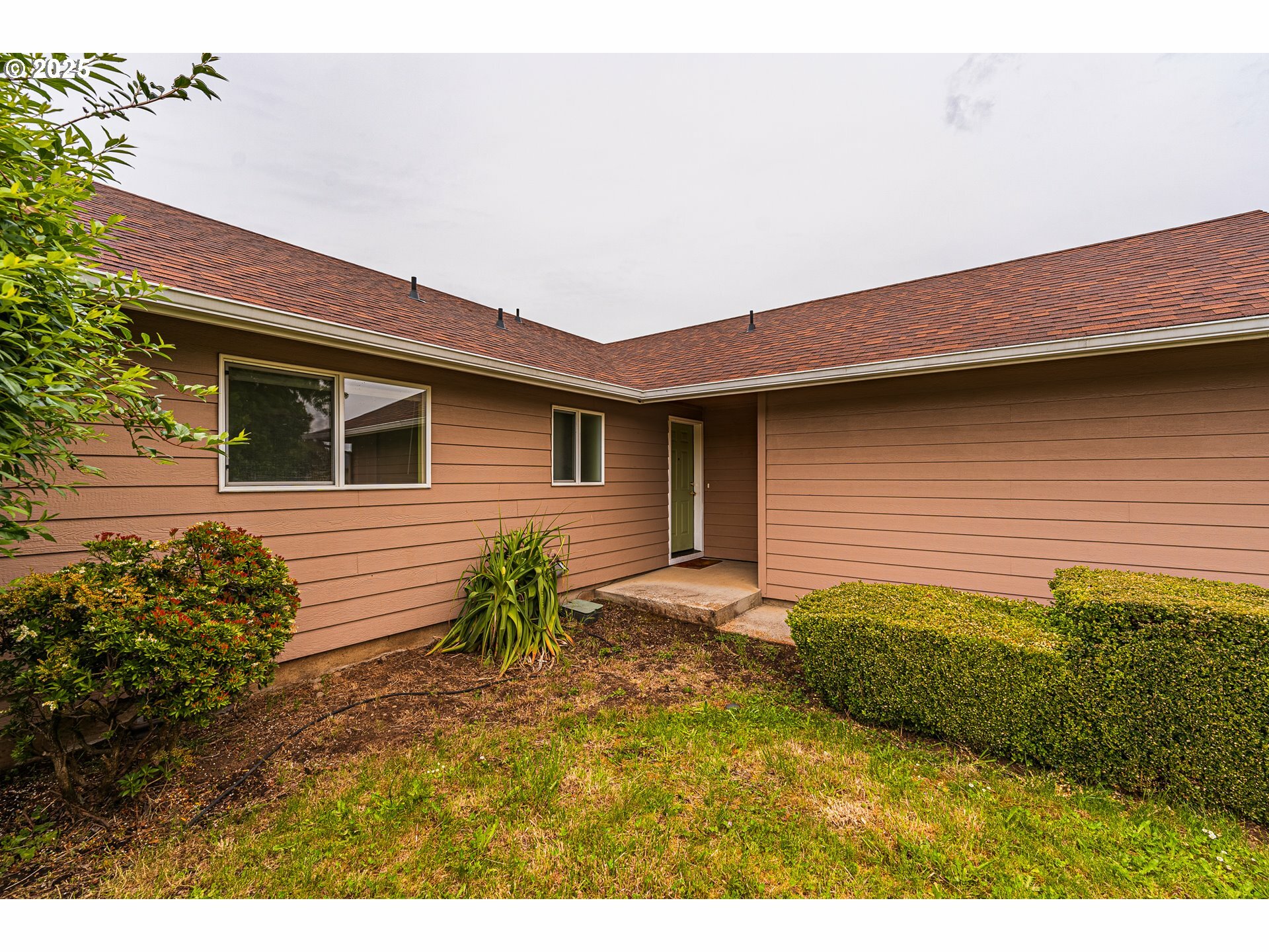 Property Photo: 5248 G St OR 97478