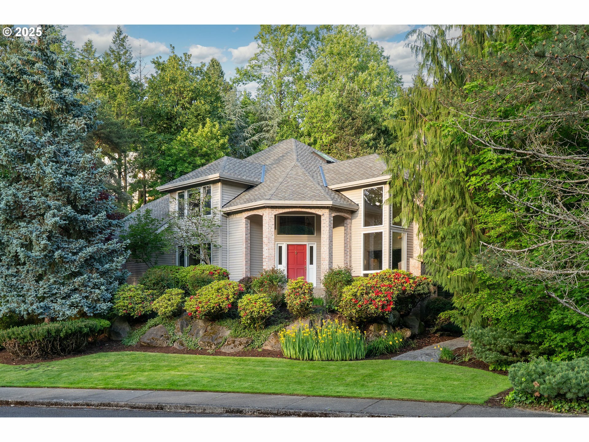 9030 SW Lancelot Ln  Portland OR 97219 photo