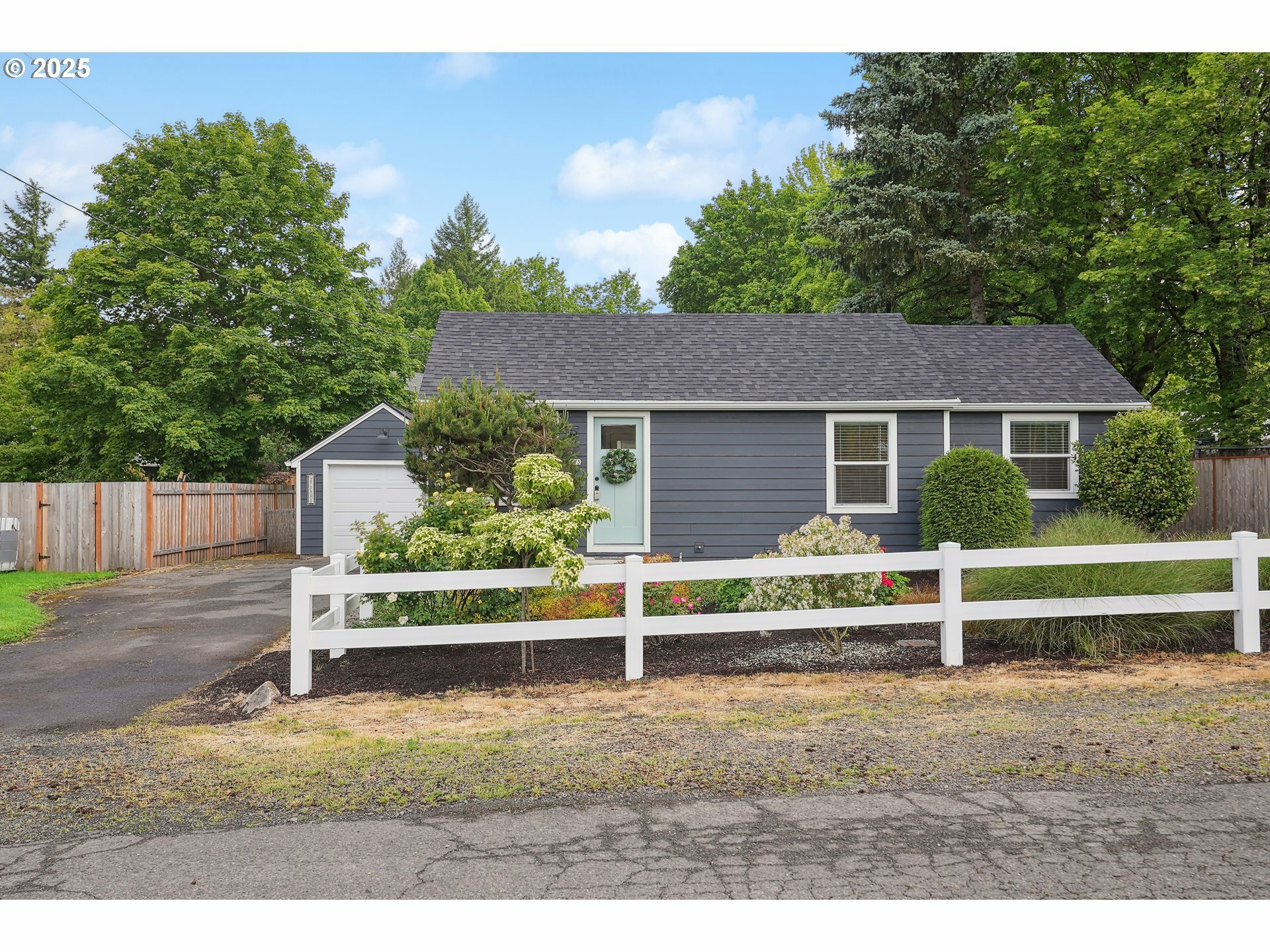 Property Photo: 4803 SW Dickinson St OR 97219