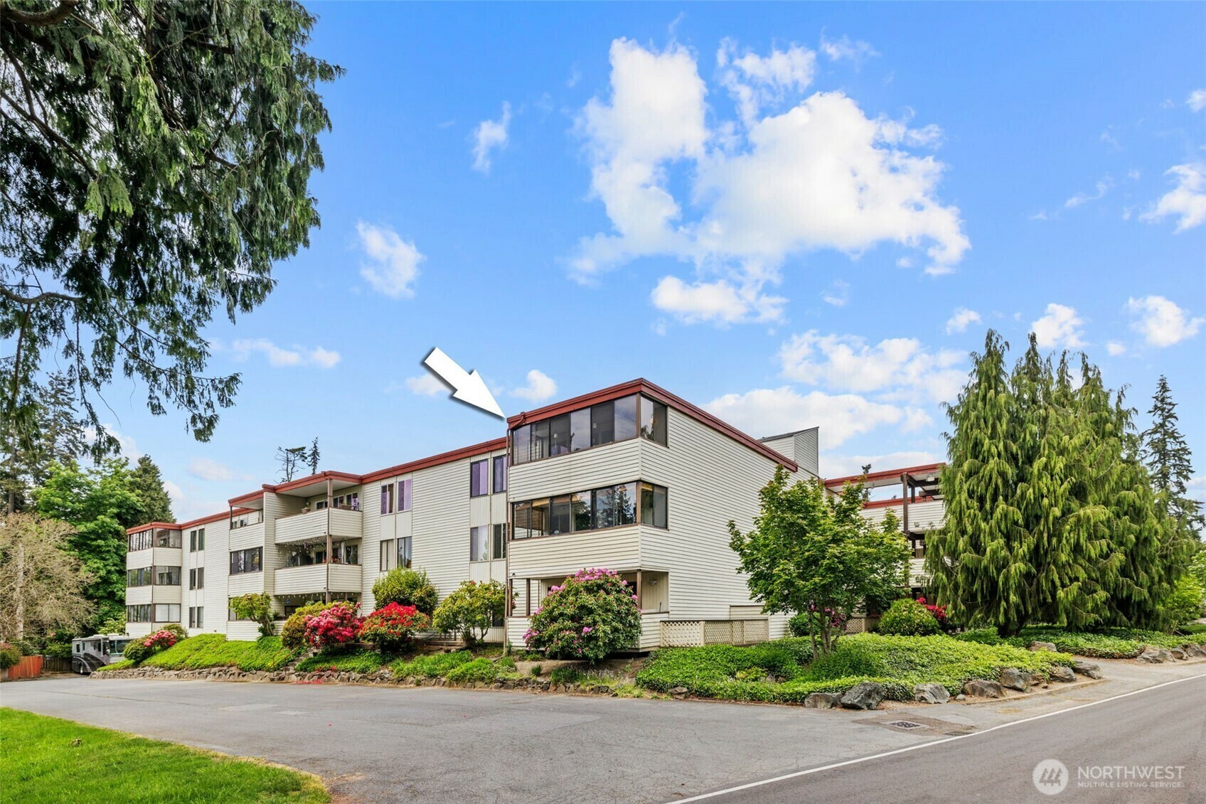 Property Photo: 8516 196th Street SW 311 WA 98026