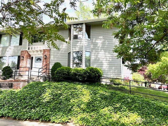 Property Photo: 399 S Palouse Street 3 WA 99362