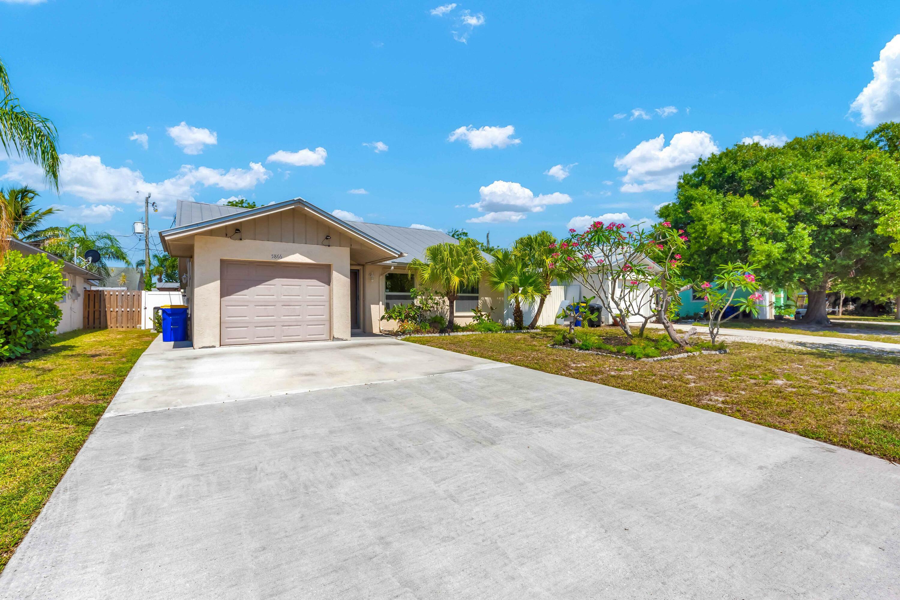 Property Photo: 5866 SE Wilsie Drive FL 34997