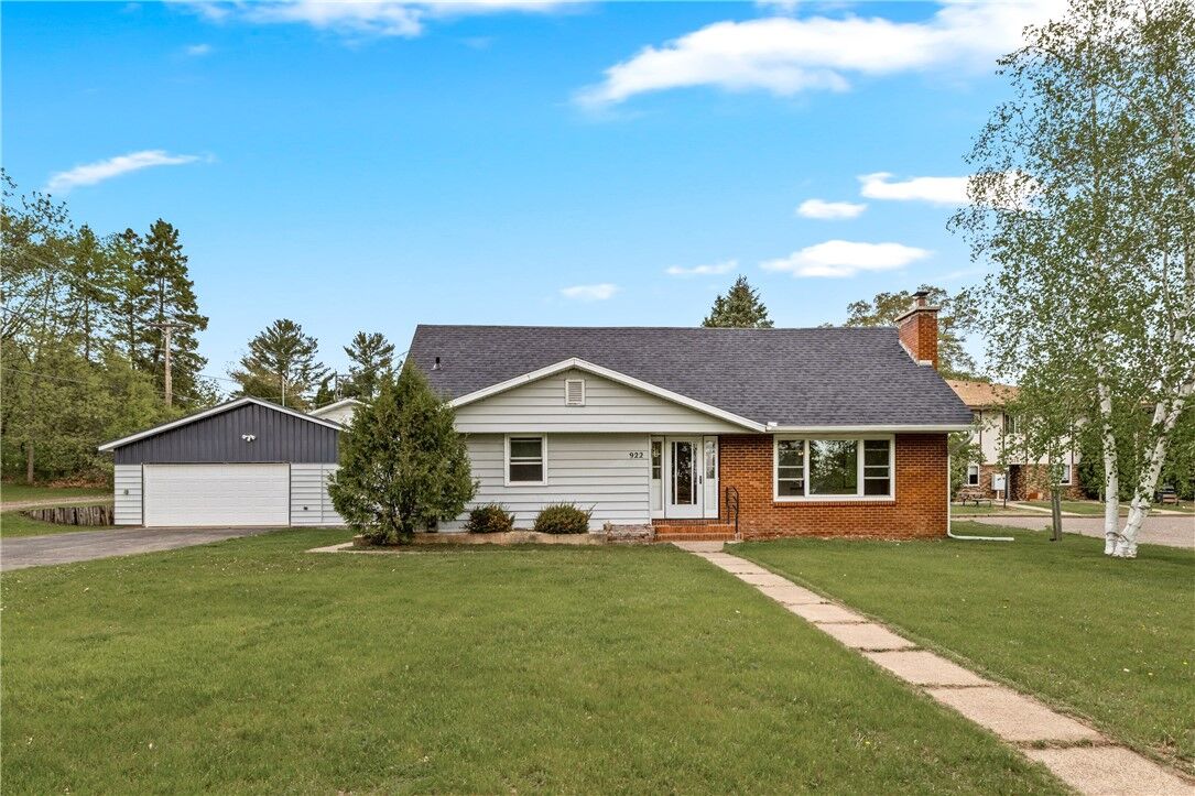 Property Photo:  922 Lincoln Street  WI 54801 