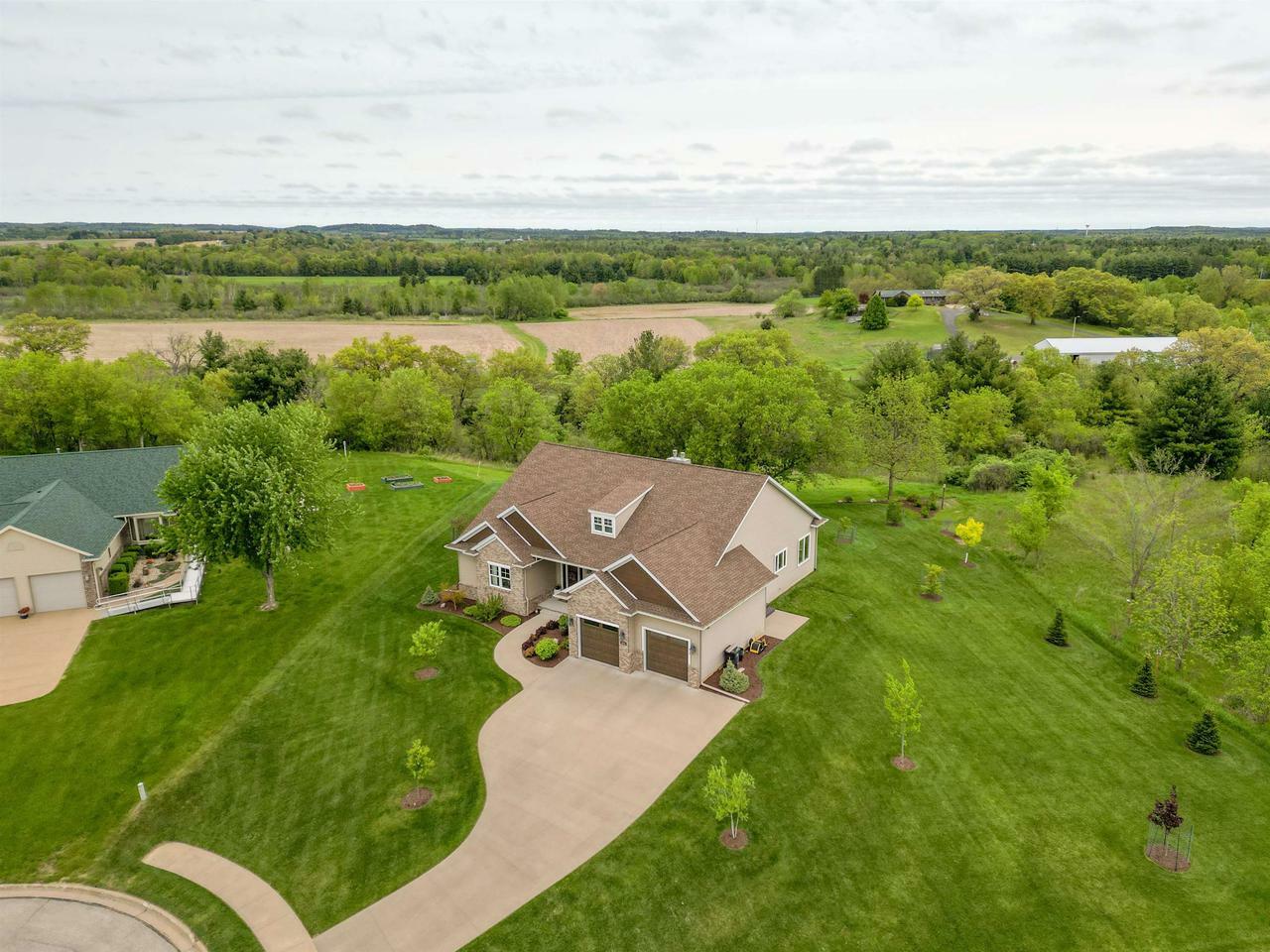 Property Photo: 515 Fieldstone Court WI 54660