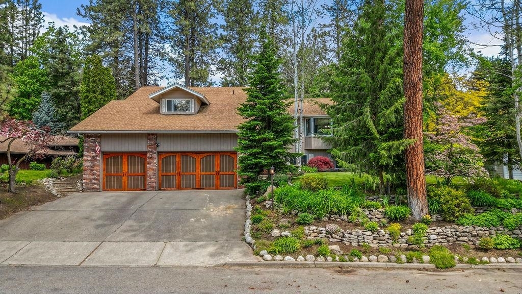 Property Photo: 8421 E Columbia Park Dr WA 99212