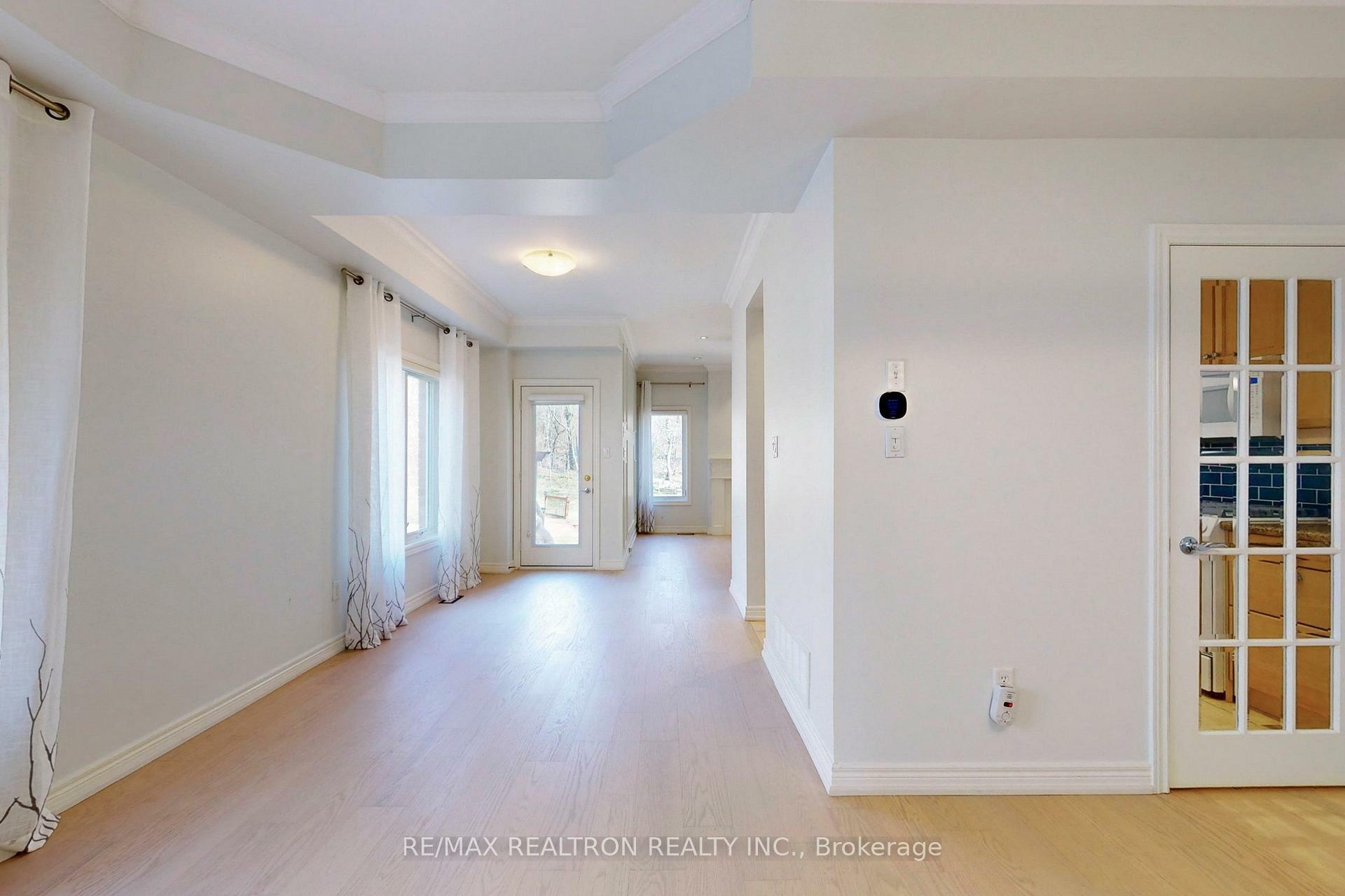 Photo de la propriété: 83 Gamble Glen Crescent ON L4S 2T4