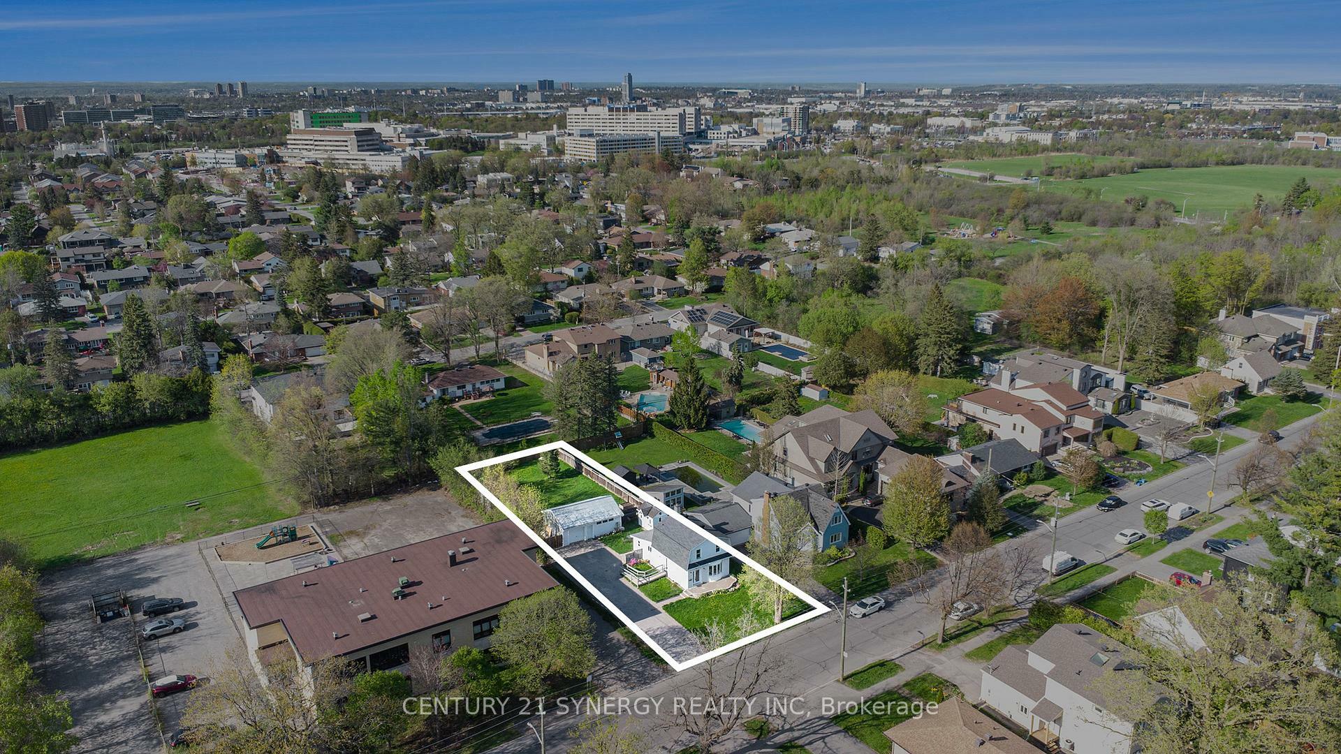Photo de la propriété: 453 Pleasant Park Road ON K1H 5M9