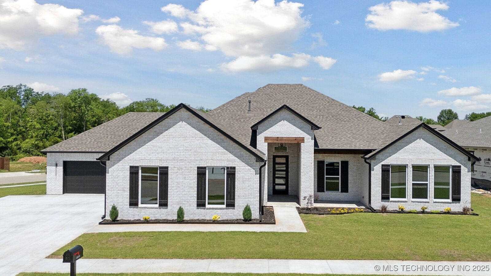 Property Photo:  2035 E 129th Place S  OK 74037 