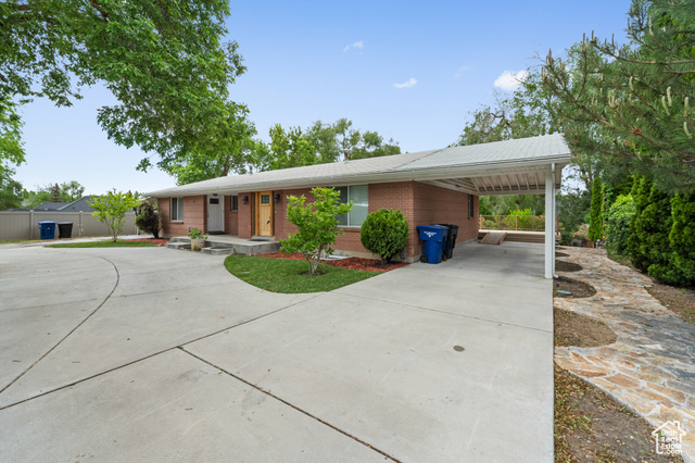 Property Photo: 4936 S Holladay Blvd S UT 84117