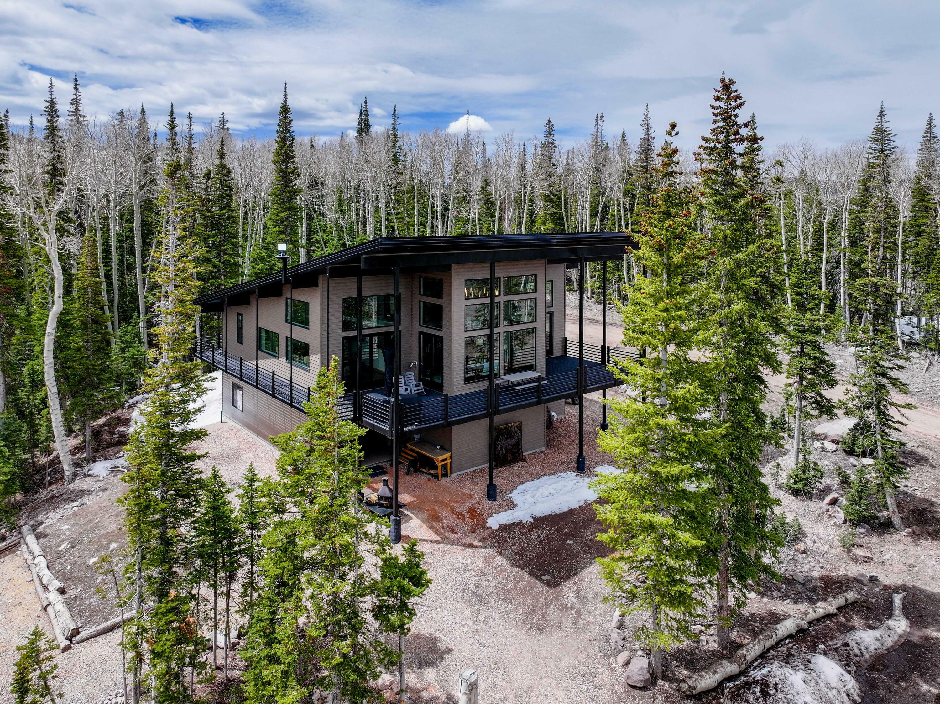 Property Photo: 466 N Elk Dr UT 84719