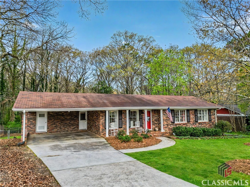 Property Photo: 204 Indian Creek Drive GA 30655