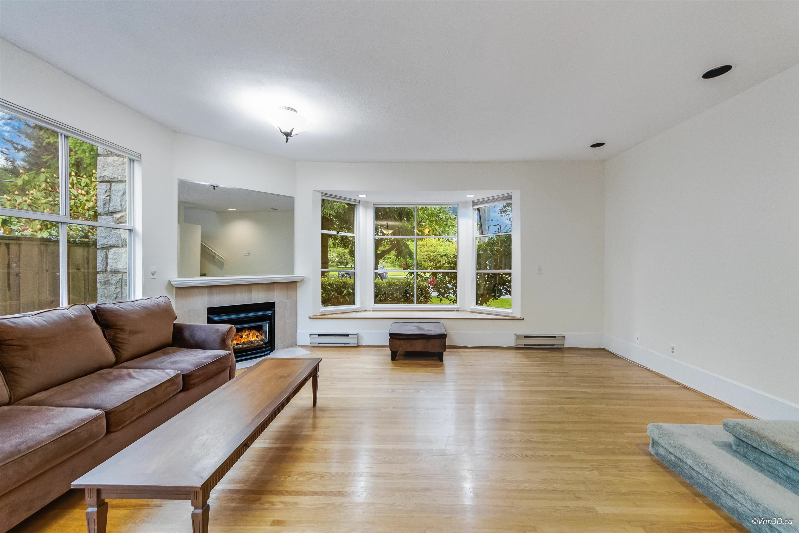 Property Photo: 5400 Patterson Avenue 11 BC V5H 2M5
