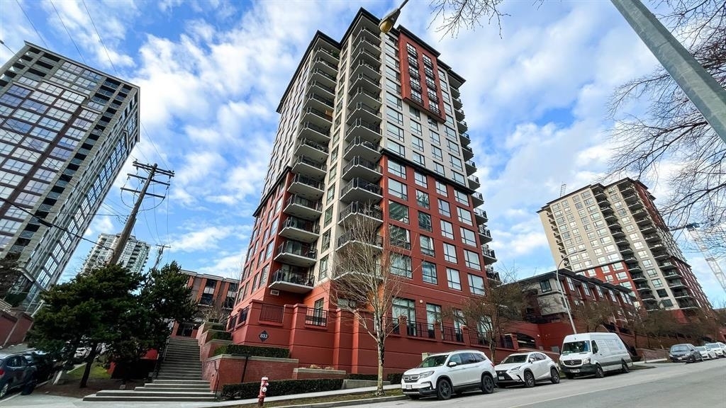 Property Photo: 833 Agnes Street 1208 BC V3M 0B1