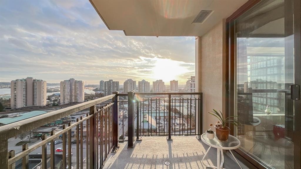 Photo de la propriété: 833 Agnes Street 1208 BC V3M 0B1