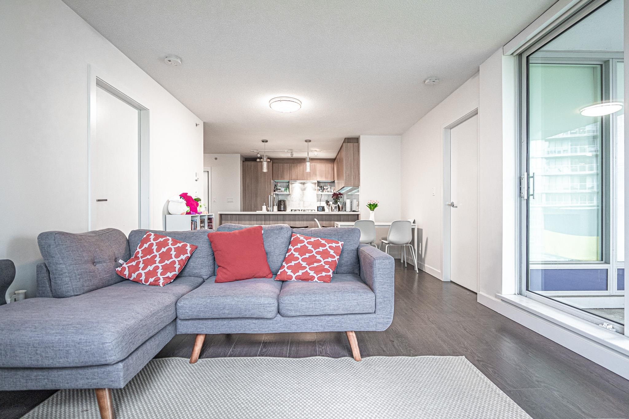 Property Photo: 13696 100 Avenue 806 BC V3T 0L5