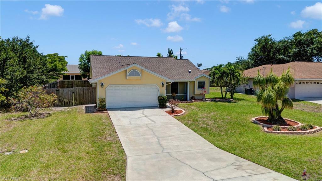 Property Photo: 910 SW 25th St FL 33914