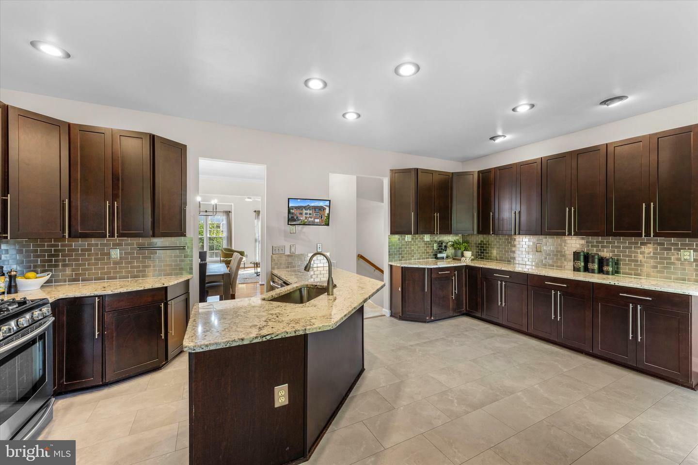 Property Photo: 44041 Florence Terrace VA 20147
