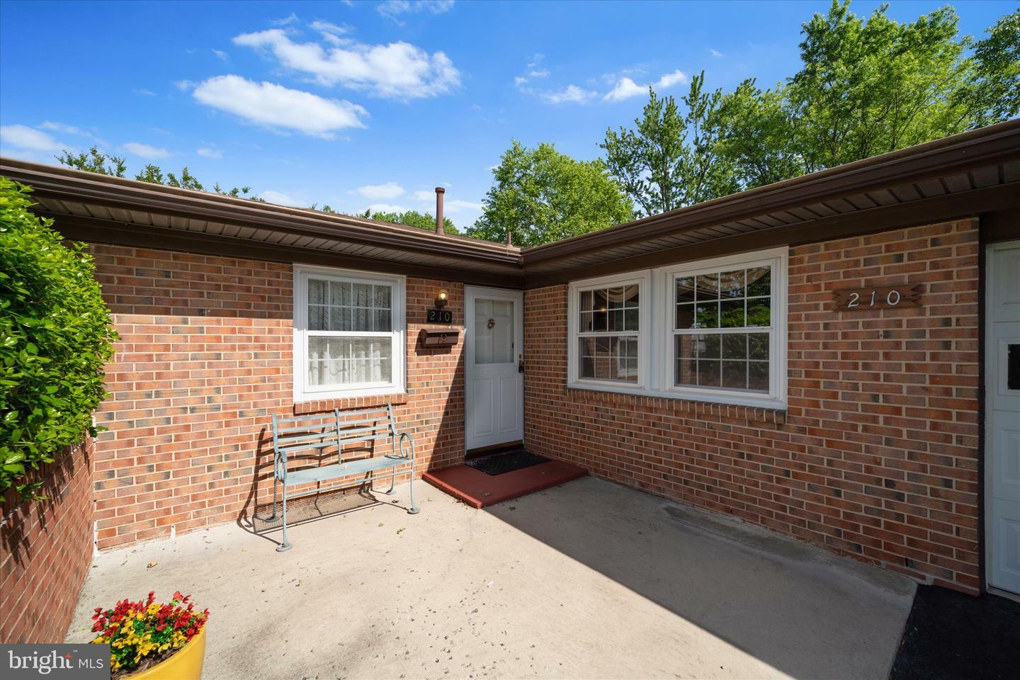 Property Photo: 210 W Beech Road VA 20164