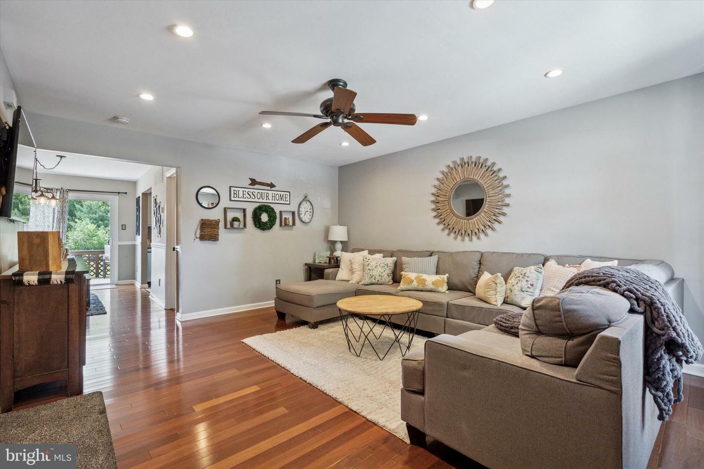 Property Photo: 435 N Mount Vernon Circle PA 19020