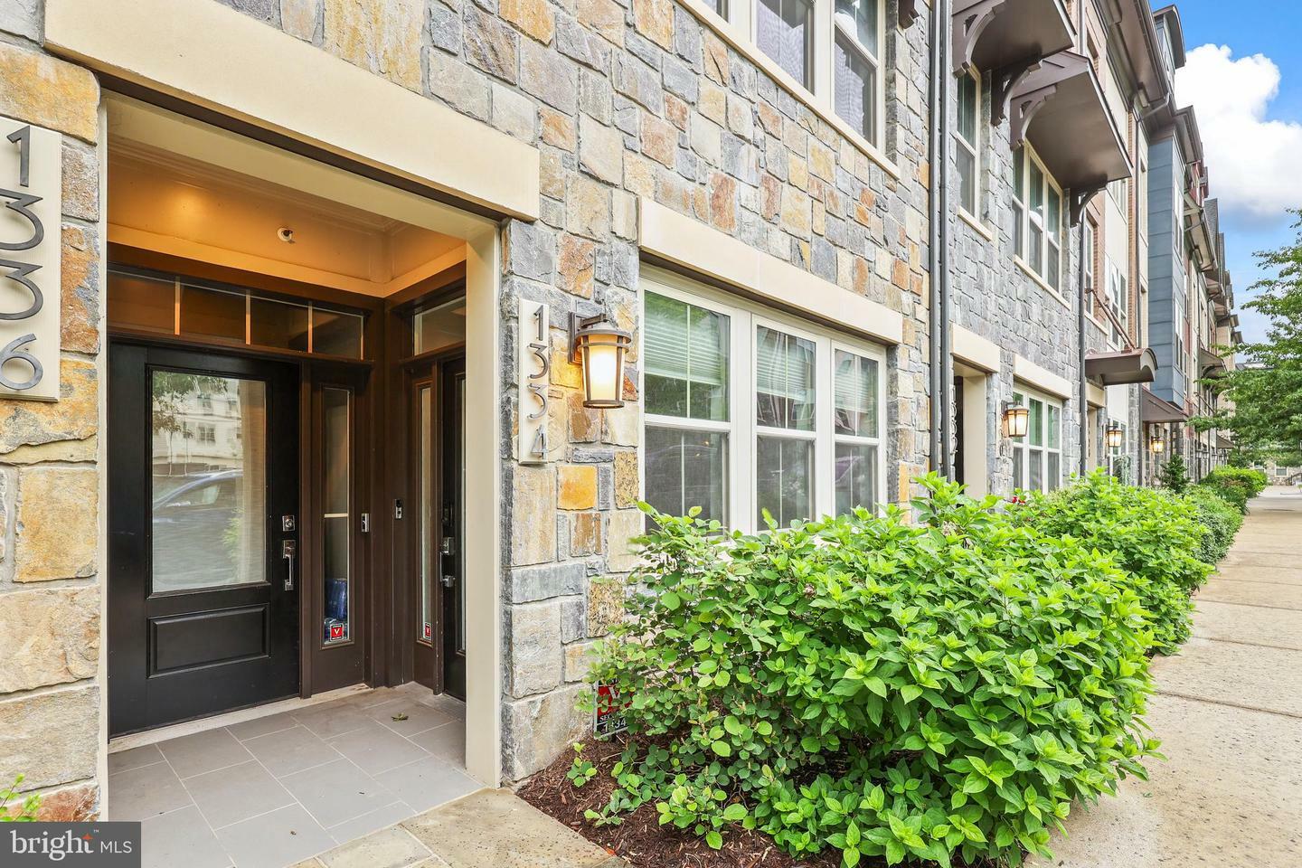 Property Photo: 1334 S Quinn Street VA 22204