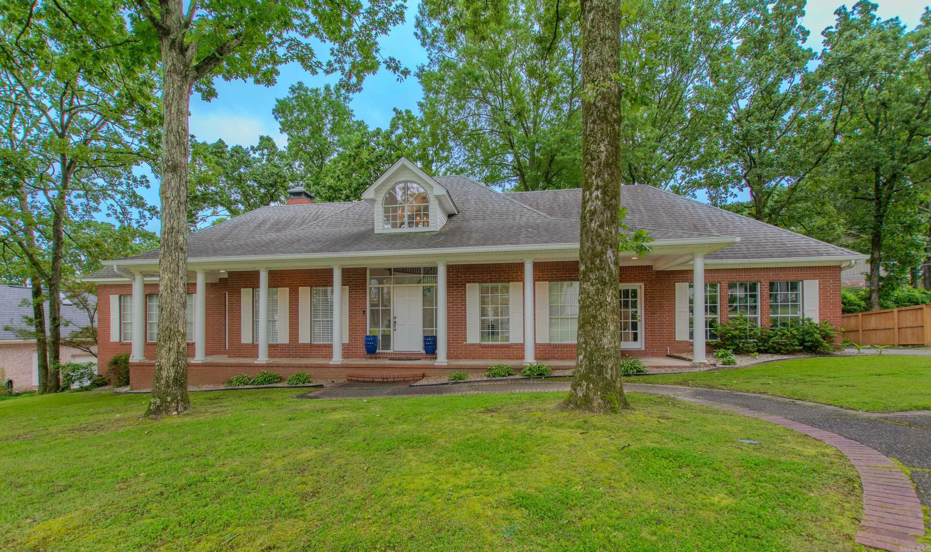 Property Photo: 10 Silverwood Court AR 72116
