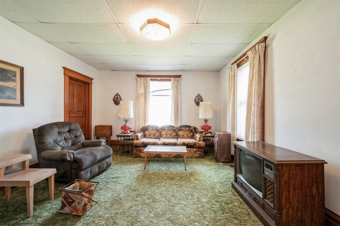 Property Photo: 205 2nd Avenue IA 52206