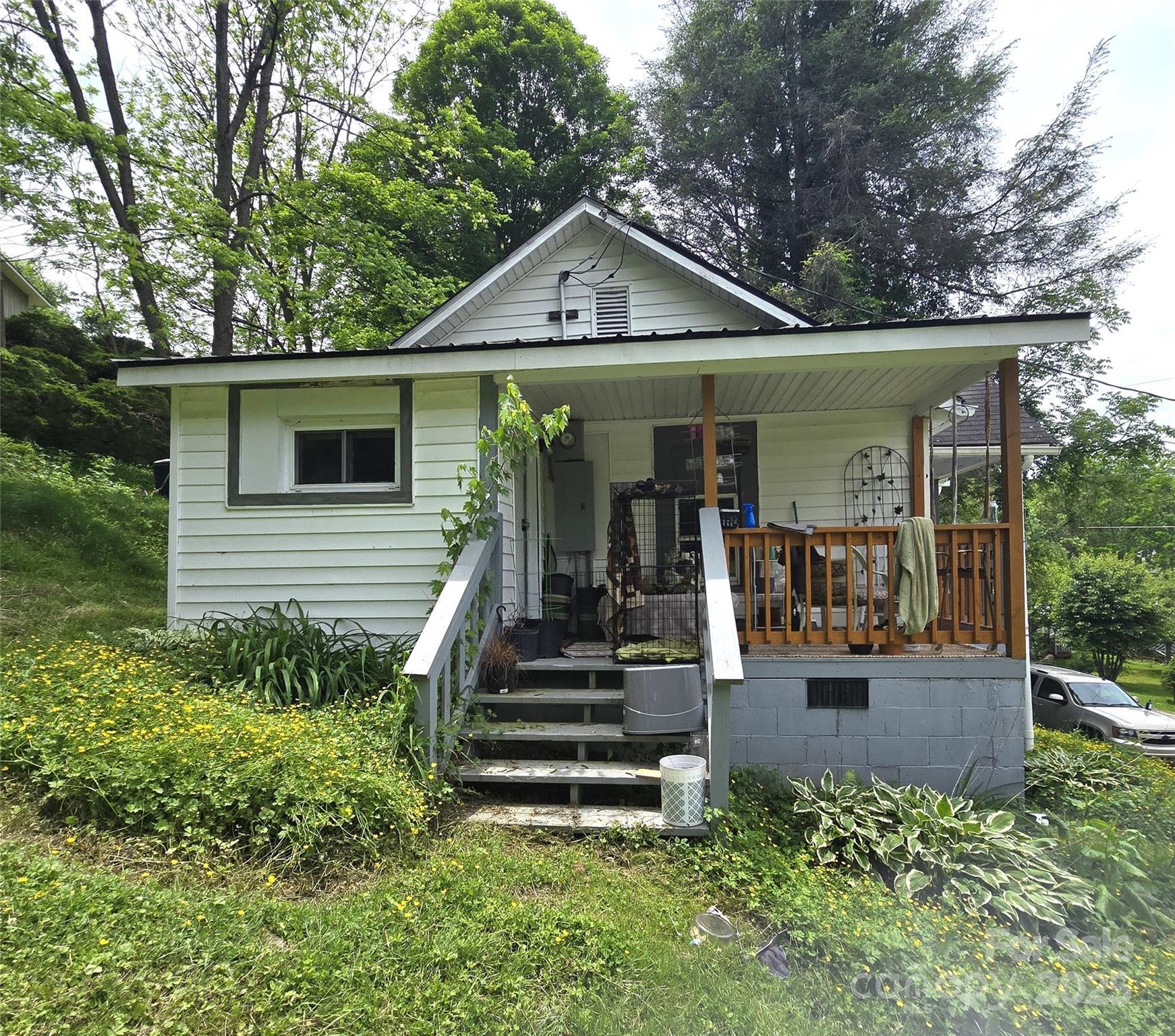 Property Photo: 151 S Hill Street NC 28786