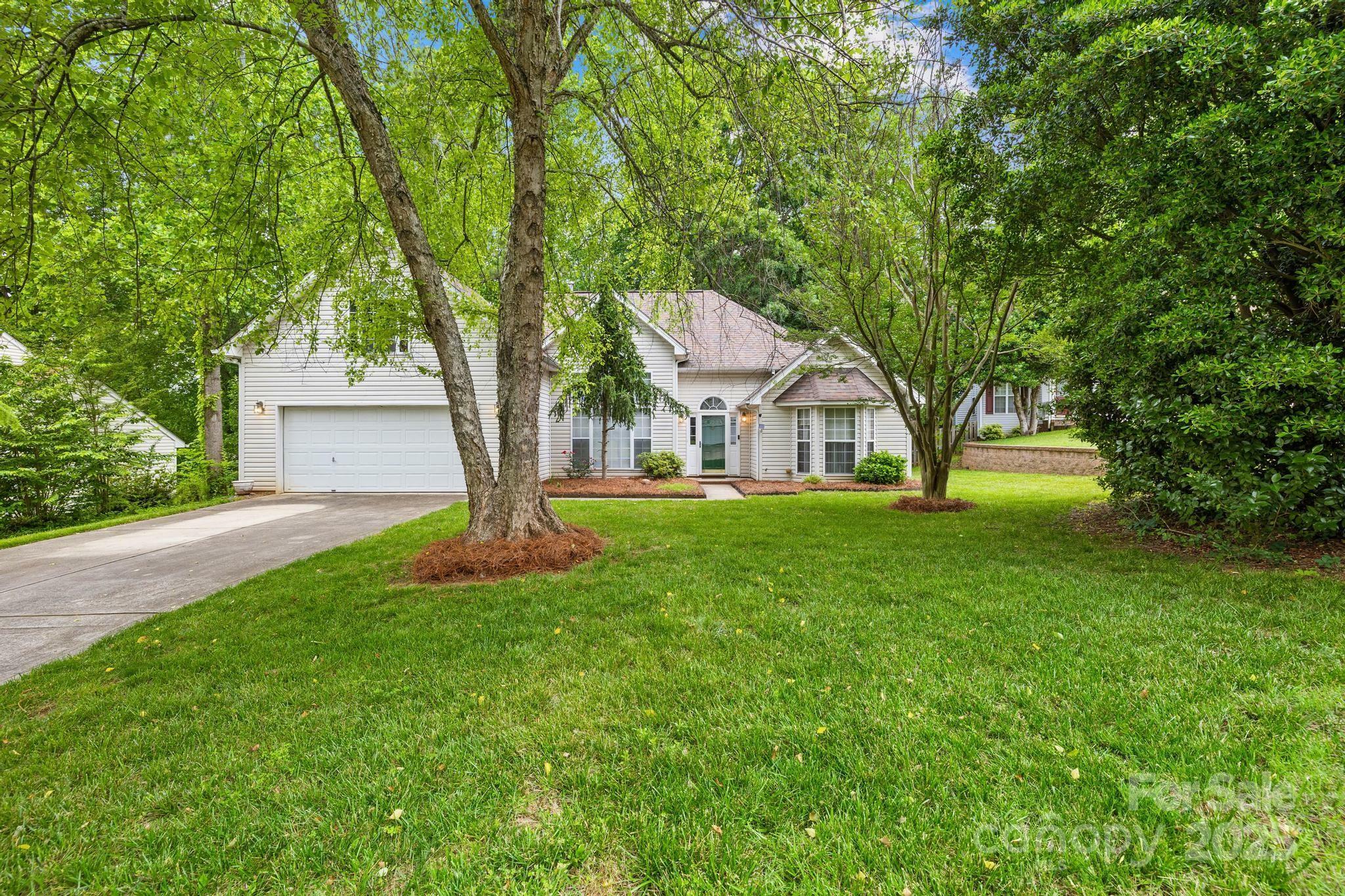 Property Photo: 125 Canopy Court NC 28115