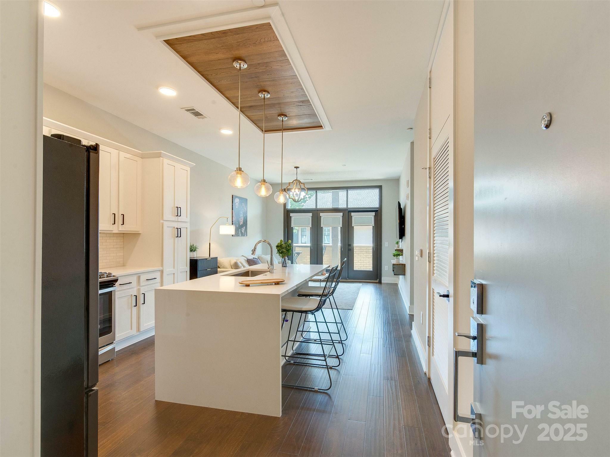 Property Photo: 2401 Euclid Avenue 207 NC 28203