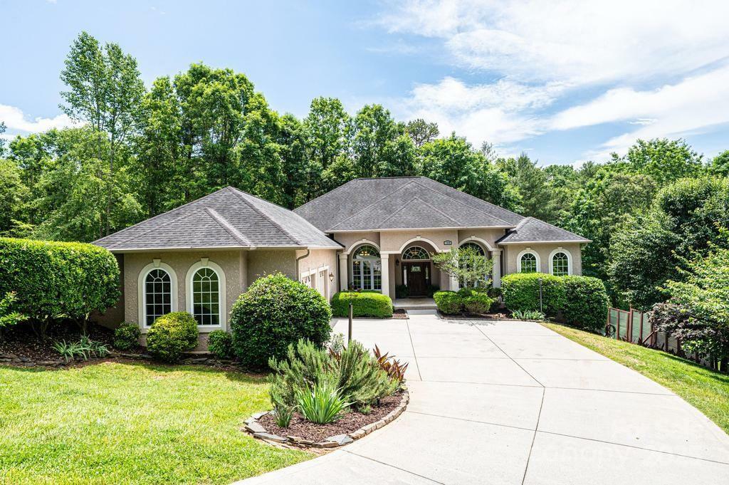 Property Photo: 150 Edgewater Court NC 28630