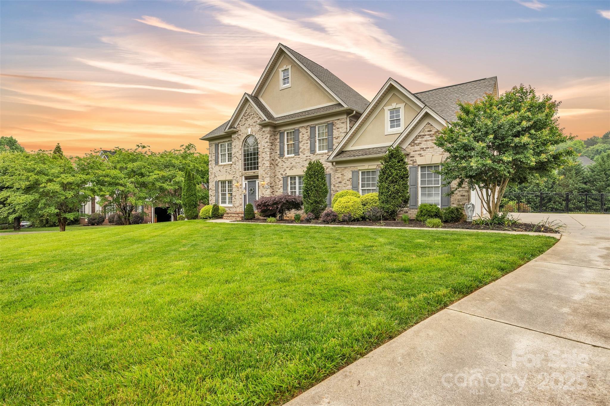 Property Photo: 604 Gwendolyn Court NC 28630