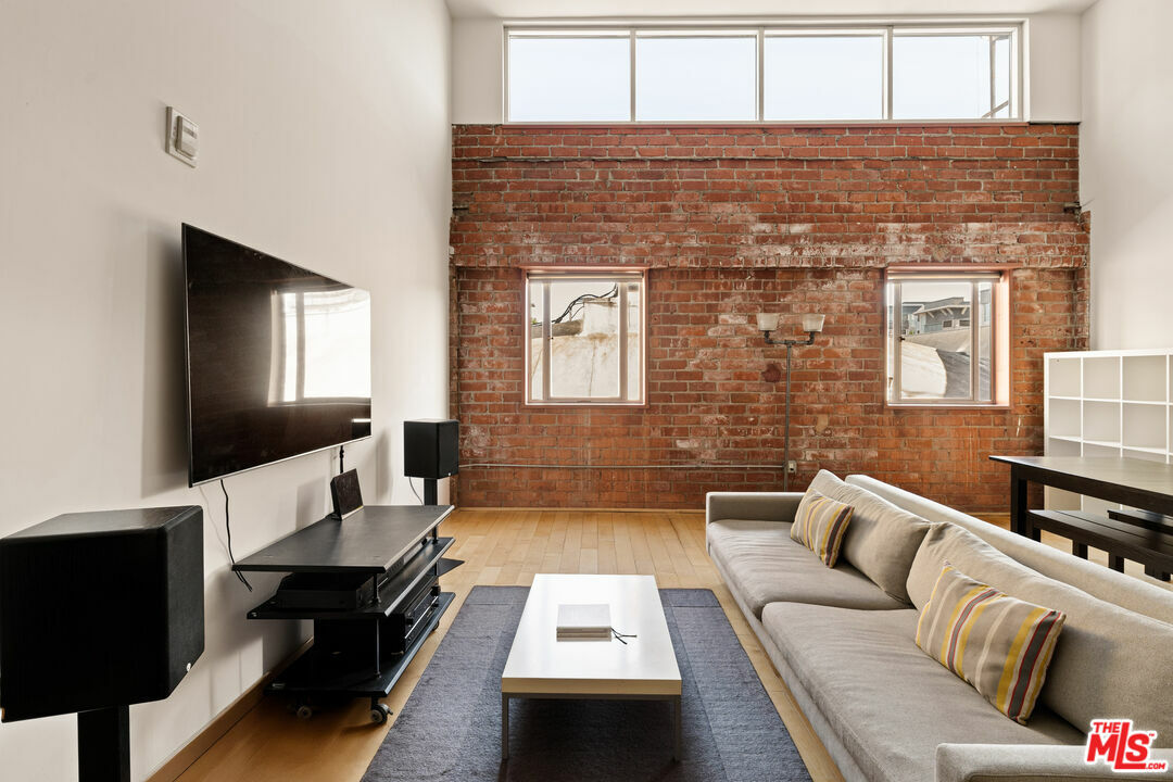 Property Photo: 120 S Hewitt St CA 90012