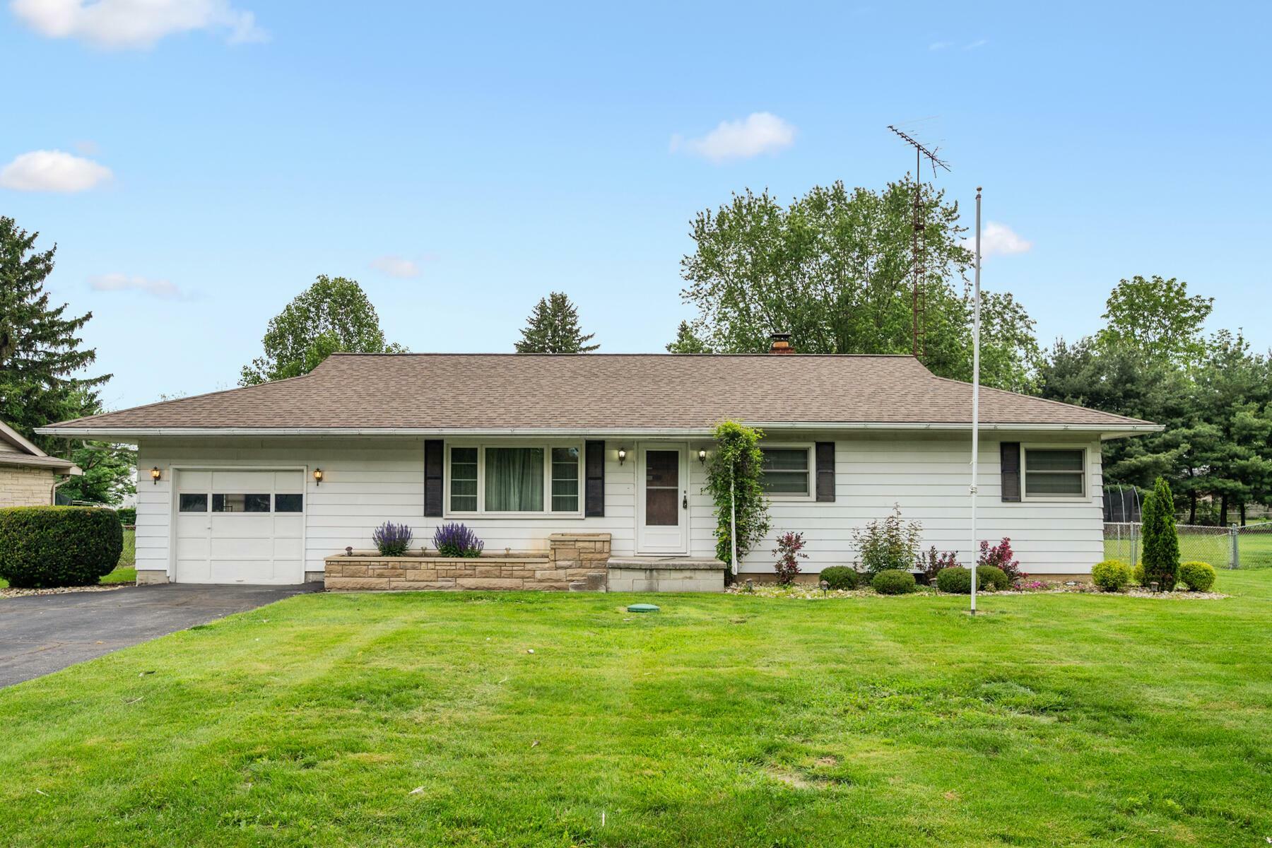Property Photo: 878 Woodlawn Drive OH 43302